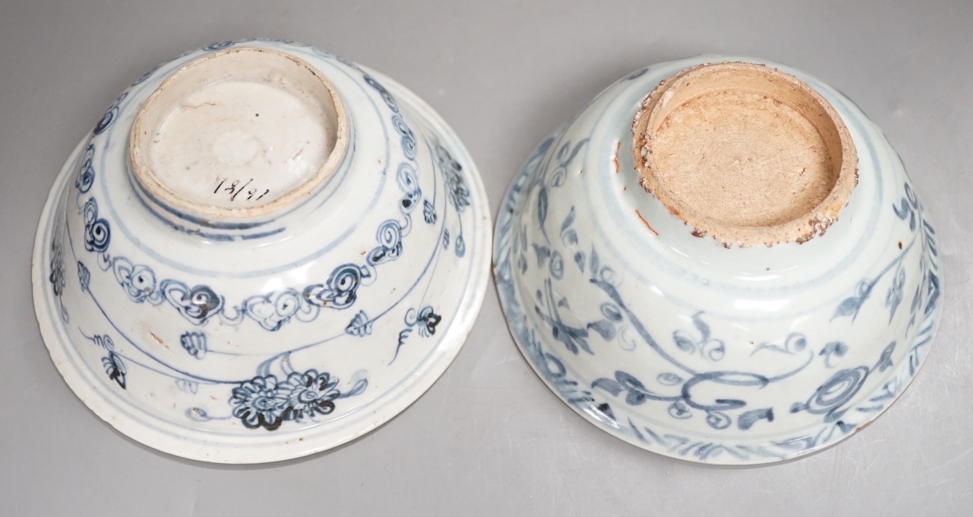 Two Chinese late Ming blue and white bowls, 16th/17th century, painted with flowers and foliage, 14.3 and 15.8cm